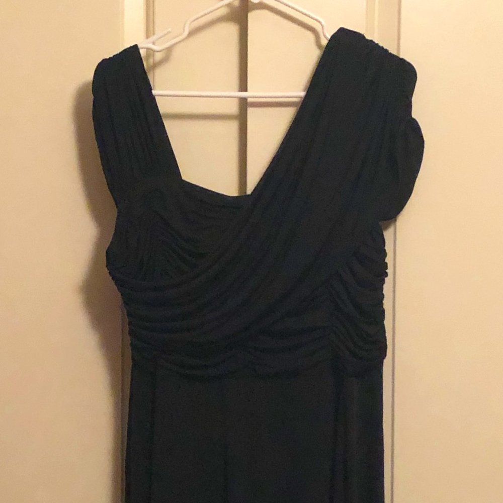 Avenue Size 14/16 Black dress